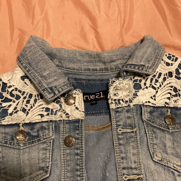 Jean jacket - Picture 2 of 3